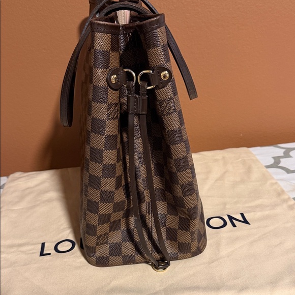 Louis Vuitton Damier Ebene Tote - Picture 7 of 10